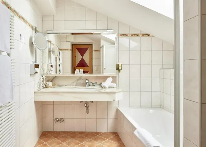 Wellnesshotel Mitterwirt فندق ديتن ام هوكونغ