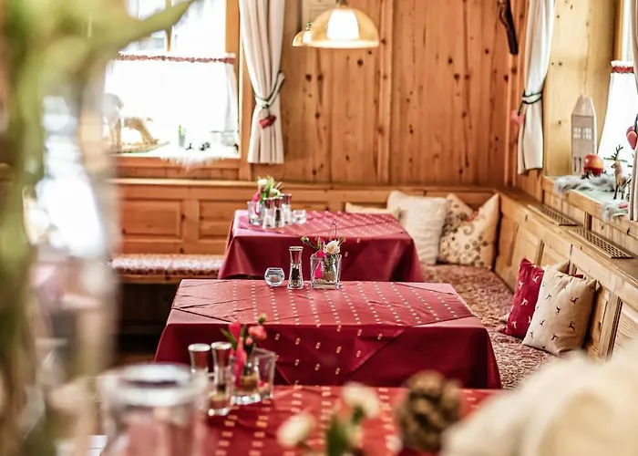 Wellnesshotel Mitterwirt فندق ديتن ام هوكونغ